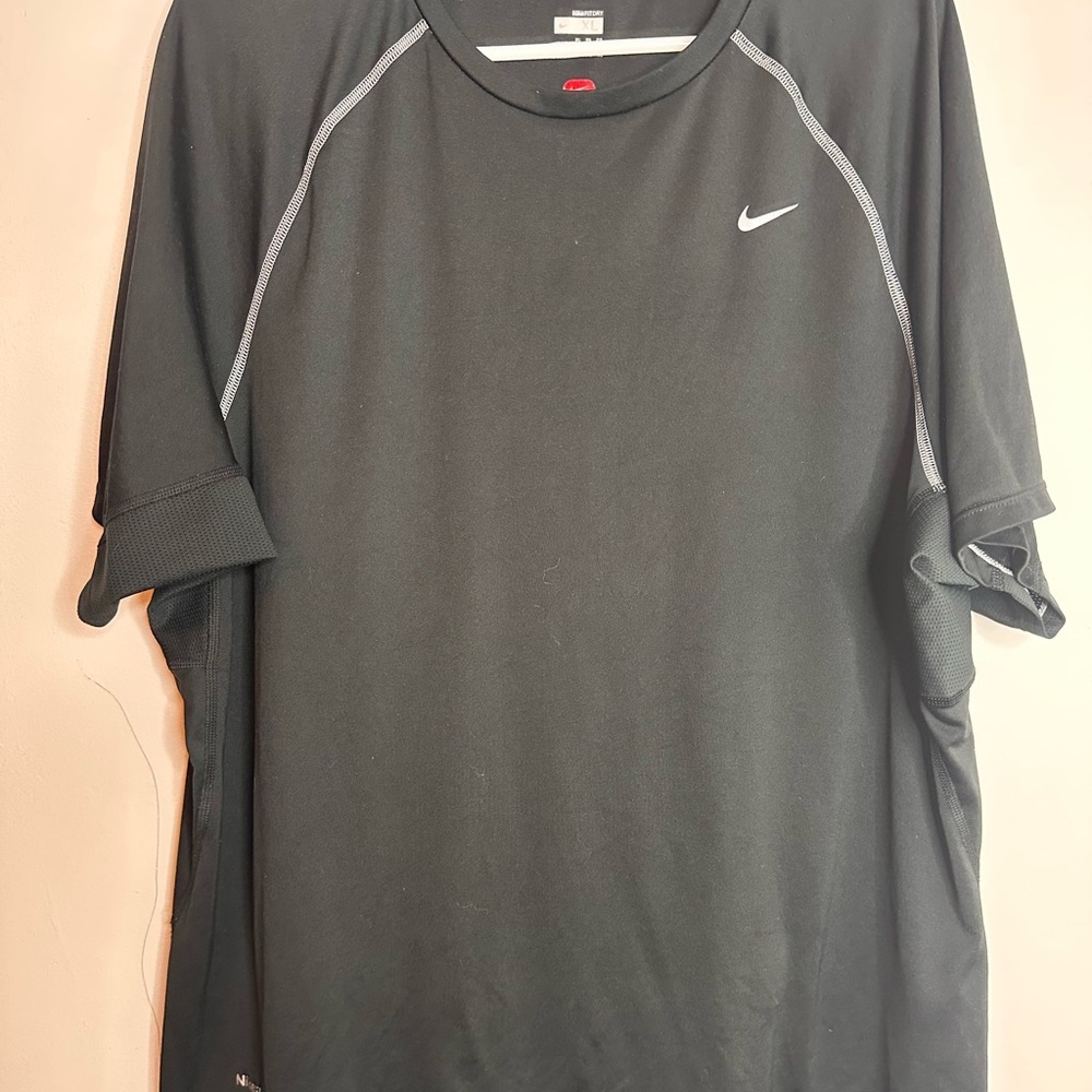 Nike Men's Black Short Sleeve Tee